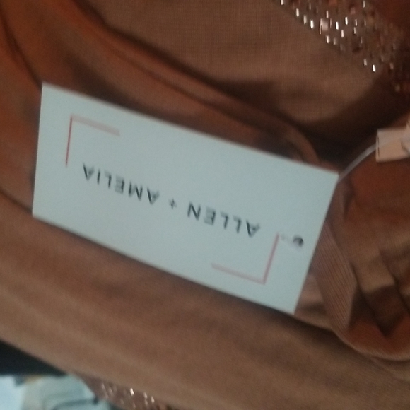 Brand new Allen and Amelia set - Picture 13 of 16